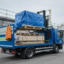 KI-generiertes Bild: Lieferwagen mit Material